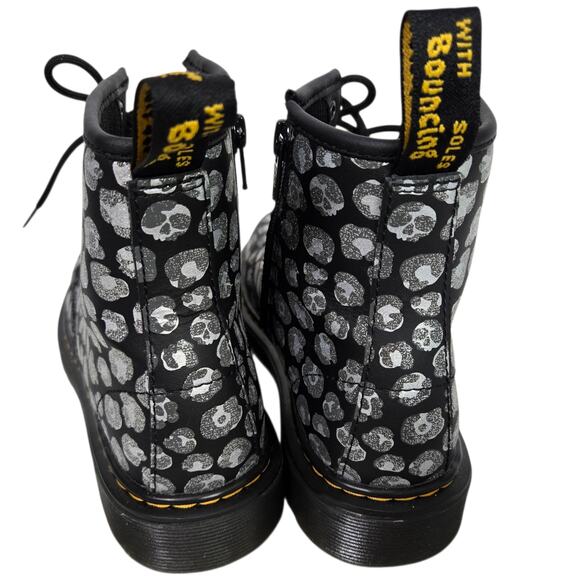 Dr Martens Leopard Hydro Combat Boot Black Skulls Metallic Leather Ankle Girls 4 - Picture 5 of 15